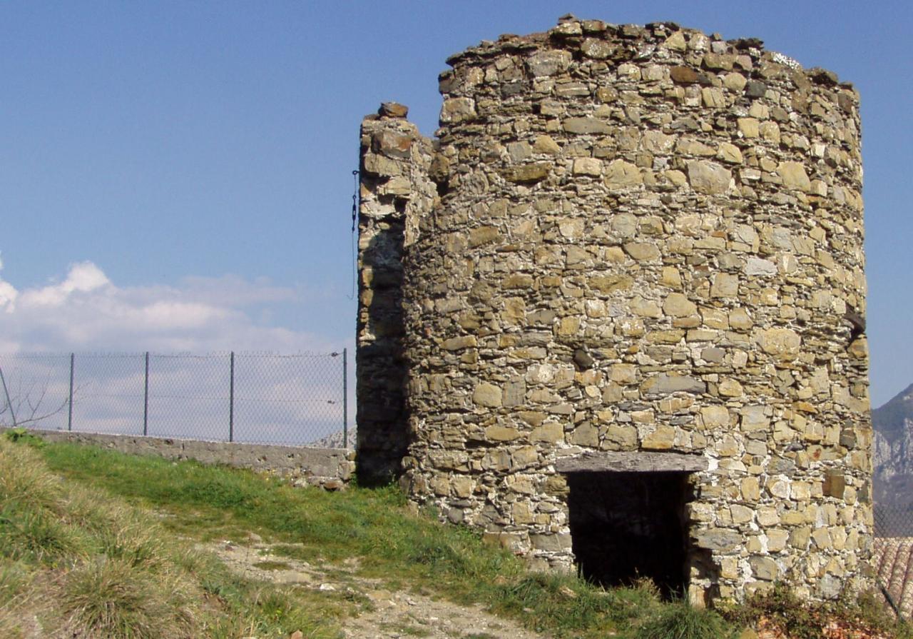 Ruines du moulin à vent d'Utelle